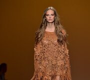 Alberta Ferretti 2015 m. pavasario-vasaros kolekcijos modelis