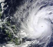 Prie Filipinų artėja galingas taifūnas Hagupitas