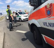 Vilniuje &bdquo;&Scaron;koda&ldquo; partrenkė dviratininką