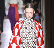 &bdquo;Valentino&ldquo; 2020 m. pavasario ir vasaros kolekcijos modelis
