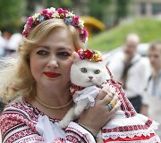 Ukrainiečiai tradiciniais rūbais demonstravo vienybę Kijevo gatvėse