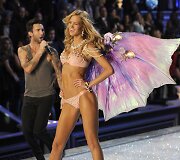 Erin Heatherton per &bdquo;Victoria's Secret&ldquo; (2011 m.)