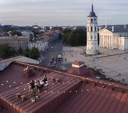 Maisto fotosesija ant stogo