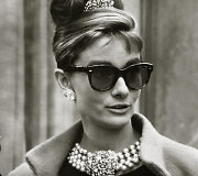 Kadras i&scaron; filmo &bdquo;Pusryčiai pas Tinanį&ldquo; (&bdquo;Breakfast at Tiffany's&ldquo;)