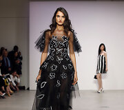 &bdquo;Oscar de la Renta&ldquo; 2018 m. pavasario ir vasaros kolekcijos modelis