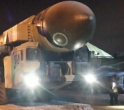 Rusų raketinės sistemos &bdquo;Topol-M&ldquo;, kurios ne&scaron;a atominę galvutę.