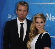 Kanadiečių dainininkė Avril Lavigne su vyru Chadu Kroegeriu