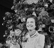 JAV pirmoji ponia Betty Ford laiko Baltųjų rūmų kalėdinę dekoraciją