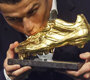 Cristiano Ronaldo įteiktas &bdquo;Auksinio batelio&ldquo; prizas