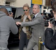 Cara Delevingne su savo asmens sargybiniu