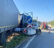 Lietuvis vilkiko vairuotojas nepastebėjo kelininkų ma&scaron;inos