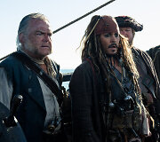 Kevinas McNally ir Johnny Deppas filme &bdquo;Karibų piratai&ldquo;