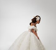 &bdquo;Giambattista Valli&ldquo; 2021 m. pavasario ir vasaros auk&scaron;tosios mados kolekcijos modelis