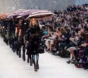 &bdquo;Aprangos&rdquo; grupė atidaro pirmąją &bdquo;Burberry&ldquo; parduotuvę Baltijos &scaron;alyse