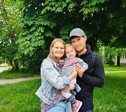 Aleksandra Metalnikova su broliu Aleksejumi ir jo dukrele