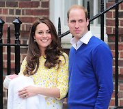 Kembridžo hercogienė Catherine ir princas Williamas su dukra