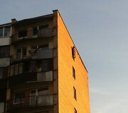 Naujamiestyje mergina i&scaron;&scaron;oko i&scaron; 8 auk&scaron;to