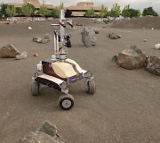 NASA K10 robotas atlieka pavir&scaron;iaus apžiūrėjimo darbus su integruotomis kameromis ir lazerio sistema