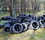 Mi&scaron;kininkai jau pajuto padangų keitimo sezoną: renka gyventojų i&scaron;mestas padangas 