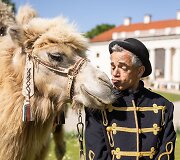 Gėlių, meno ir meilės festivalyje &ndash; tarptautinė  teatro ir cirko trupė bei kvapą gniaužiantys pasirodymai