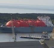 Greta laivo &bdquo;Independence&ldquo; prisi&scaron;vartavo dujovežis &bdquo;Arctic Voyager&ldquo;