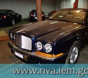 Latvijos URM aukcione parduoda i&scaron; nusikaltėlių konfiskuotą kabrioletą &bdquo;Bentley Azure&ldquo;.
