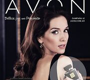 Natalia Oreiro ant &bdquo;Avon&ldquo; katalogo vir&scaron;elio