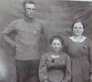 1922 m.  Su būsima žmona Leokadija Vilkončiūte ir giminaite