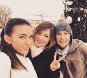 Urtė &Scaron;ilagalytė su seserimi Andre ir mama Jolanta