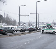 Krovininio mikroautobuso ir vilkiko avarija Savanorių pr., Vilniuje