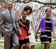 Barackas Obama su žmone Michelle ir dukromis Sasha bei Malia