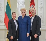 Laurynas Žakevičius ir Airida Gudaitė-Žakevičienė su prezidente Dalia Grybauskaite