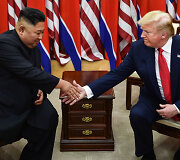 Trečią kartą susitiko Donaldas Trumpas ir Kim Jong Unas