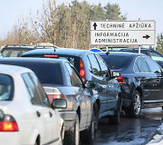 Prie &bdquo;Tuvlita&ldquo; techninės apžiūros stočių &ndash; milžini&scaron;kos eilės