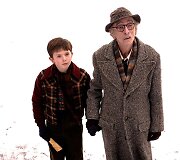 Freddie Highmore'as ir Davidas Kelly filme &bdquo;Čarlis ir &scaron;okolado fabrikas&ldquo;