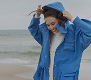 &bdquo;Ducktail Rainwear&ldquo; naujos kolekcijos modelis