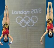 &Scaron;uolininkės į vandenį Chen Ruolin ir Wang Hao i&scaron; Kinijos