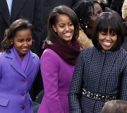 Sasha, Malia ir Michelle Obamos