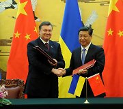 Ukrainos prezidentas Viktoras Janukovyčius ir Kinijos prezidentas Xi Jinpingas
