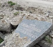 Mastaičiuose kelio &scaron;laitai tvirtinami antkapiais