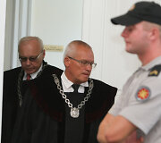 Nepilnamečio kaltinamojo žmogžudystės bylos teisėjai Stasys Lemežis ir Pavelas Frolovas