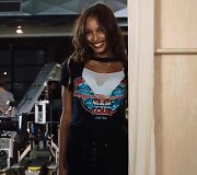 Jasmine Tookes Justino Bieberio ir Davido Guettos klipe &bdquo;2U&ldquo;