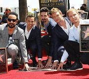 &bdquo;Backstreet Boys&ldquo; (i&scaron; kairės): AJ McLeanas, Howie Doroughas, Kevinas Richardsonas, Nickas Carterir ir Brianas Littrelas