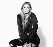 Romee Strijd Justino Bieberio ir Davido Guettos klipe &bdquo;2U&ldquo;