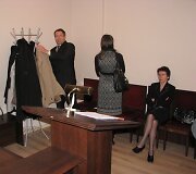 Kaltinamieji A.Kleiva, J.Savickaitė ir V.Savickienė teisme.