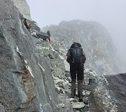 Kelias į Cho La perėją eina ir per ledynus, ir per slidžius akmenis