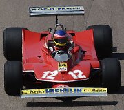 Jacquesas Villeneuve'as vairuoja savo tėvo, žuvusio prie&scaron; 30 metų, bolidą
