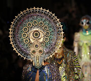 &bdquo;Manish Arora&ldquo; kolekcijos modelis Paryžiuje