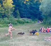 Vokietijoje nudistas vaikėsi jo ne&scaron;iojamąjį kompiuterį nugvelbusią &scaron;ernę