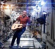 Kanadietis Chrisas Hadfieldas Tarptautinėje kosminėje stotyje